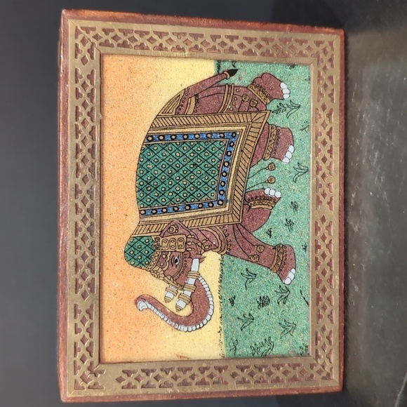 Wooden/Brass Elephant Inlay Small Indian Style Trinket Box. - Picture 3 of 11
